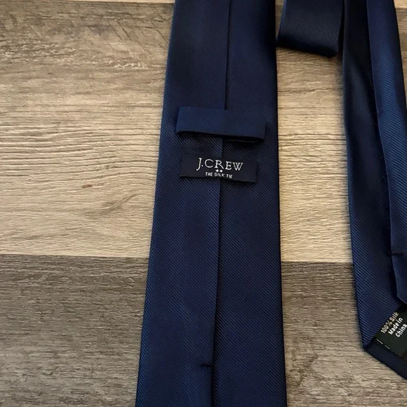 Elegant Men's Tie Set - Gray, Navy, and Striped - Picture 4 of 7